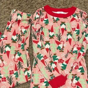 Hanna andersson 120 6/7 Festive Gnome Kids Pajamas - Red and Green